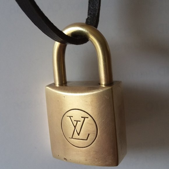 Rare Vintage Unisex Lock Charm Can Wear as Necklace Pendant Choker Apple iPhone - Picture 3 of 8